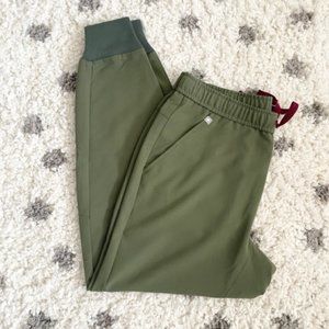 Figs Tansen Jogger Scrub Pants - Medium (SHORT) - Olive Green - New NO TAGS